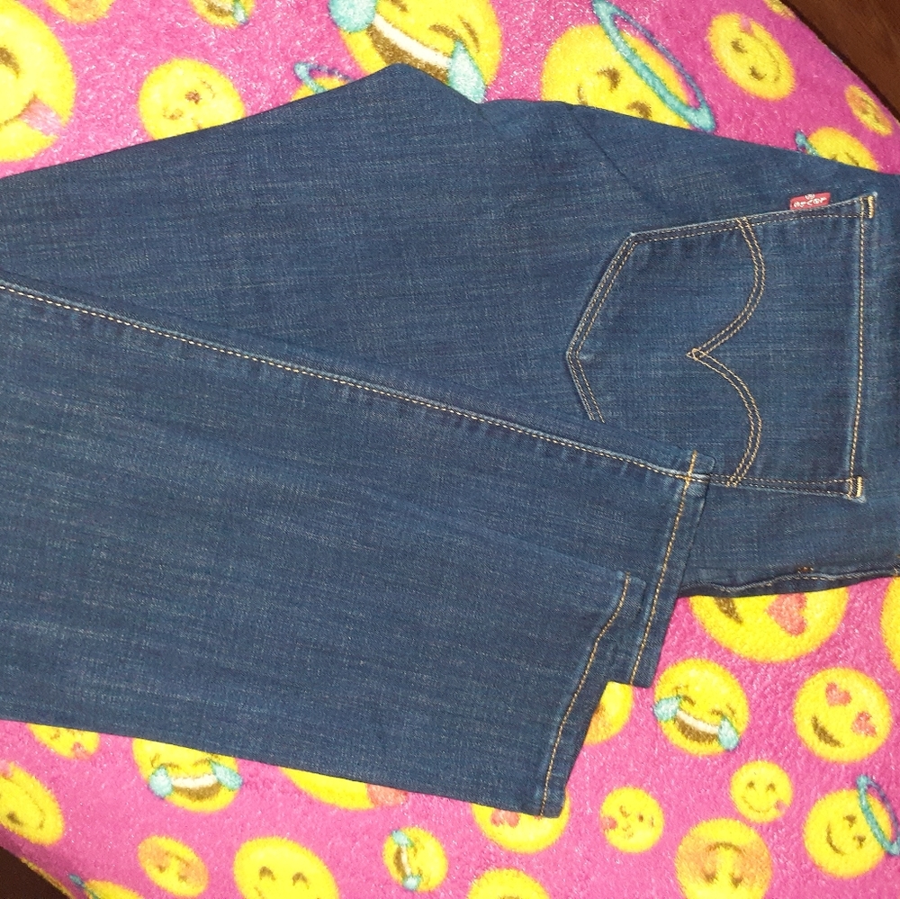 Levis - Picture 4 of 7